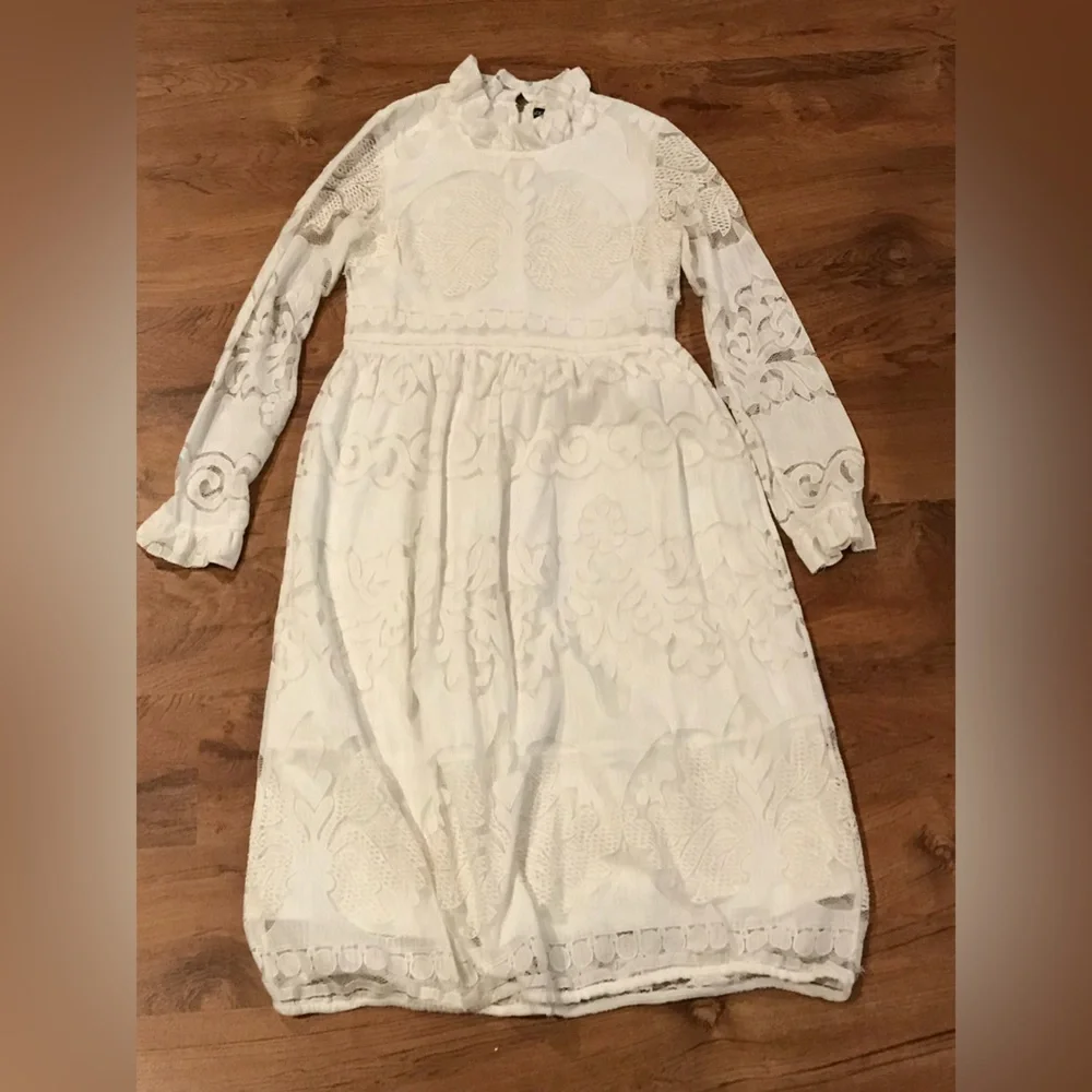 EUC stunning Lace Layered white Dress From Urban outfitters Size Small S Midi - Picture 1 of 4